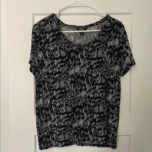 Simply Styled Black and White Short Sleeve Tee